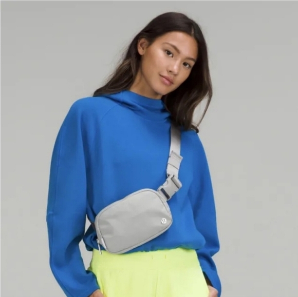 lululemon athletica everywhere belt bag silver drop one size guc - Picture 1 of 16